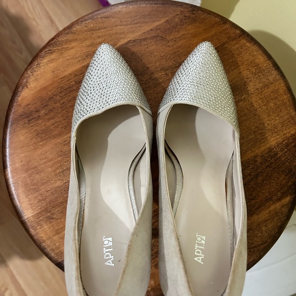 Brand new Women’s rhinestone pumps - Picture 5 of 7